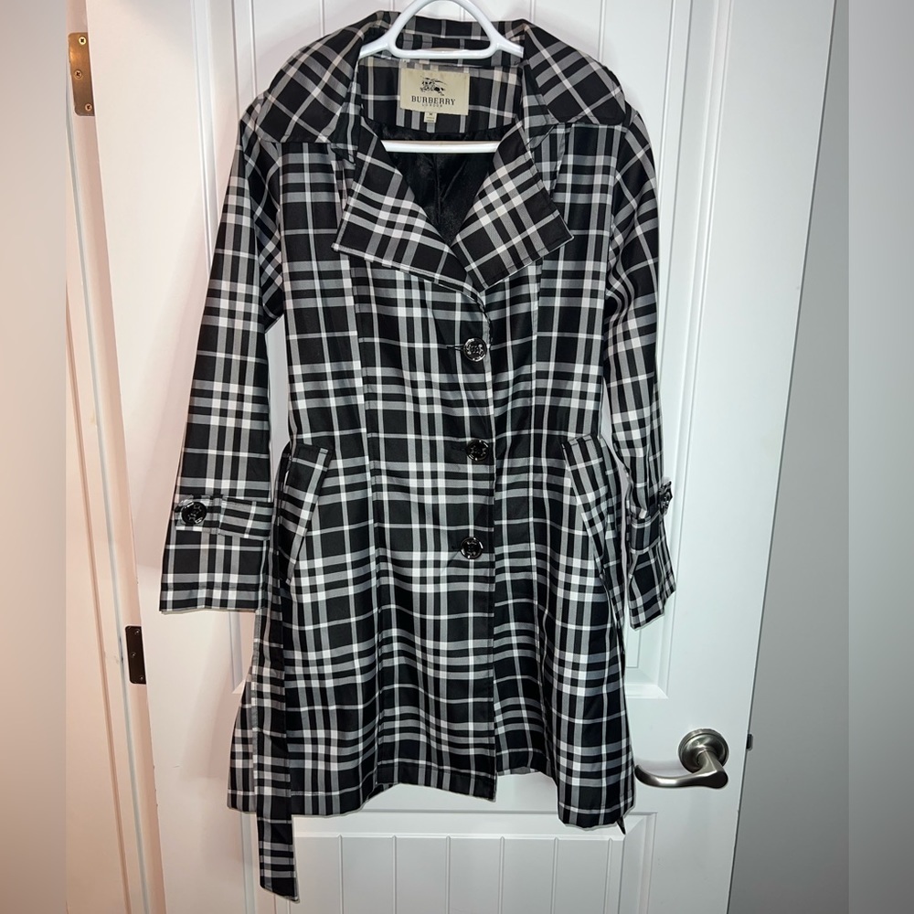 Beautiful Burberry jacket - Picture 5 of 8